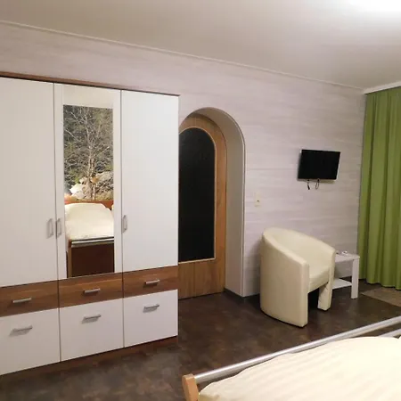 Haus Petra Bed & Breakfast *